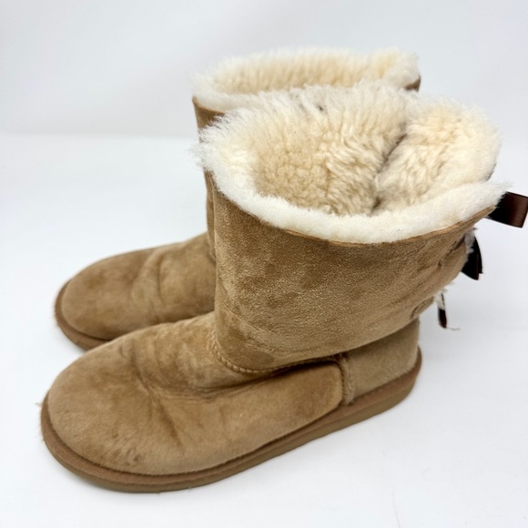 UGG Bailey Bow Boots Chestnut Brown Suede Sheepskin Fur Lined Women’s - Picture 5 of 10
